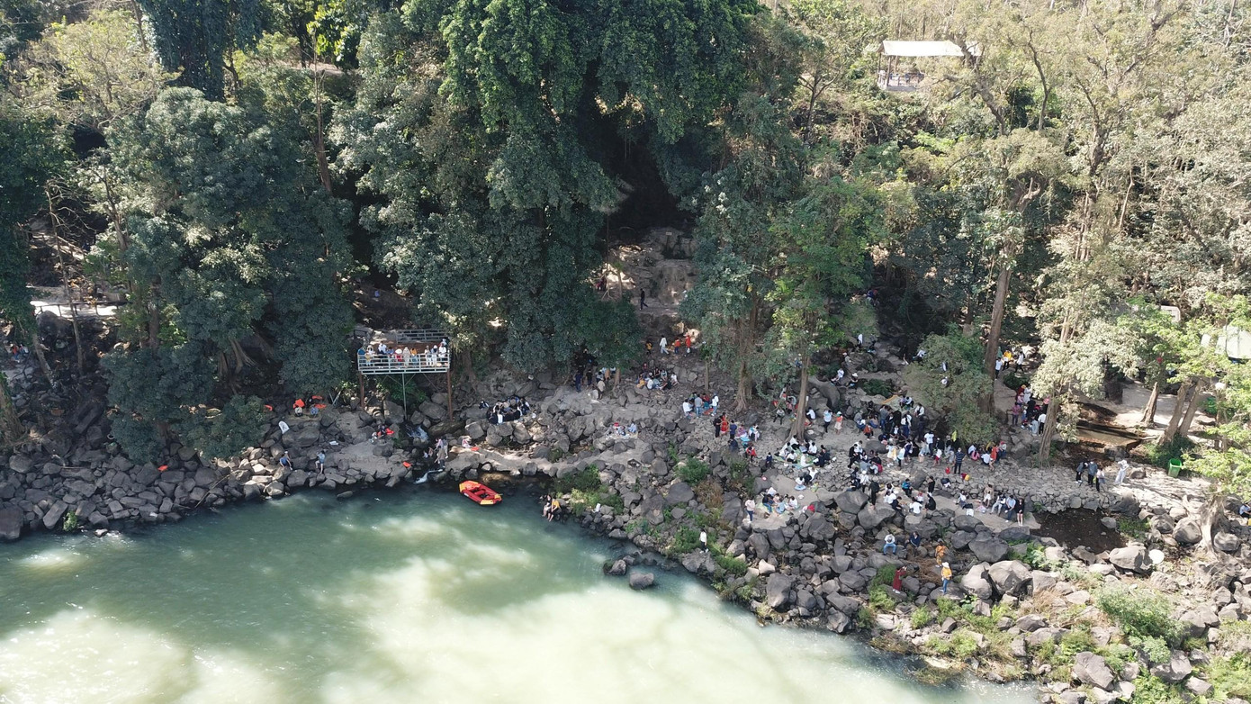 Khách du lịch tập trung ở khu du lịch thác Dray Sáp Khách du lịch tập trung ở khu du lịch thác Dray Sáp