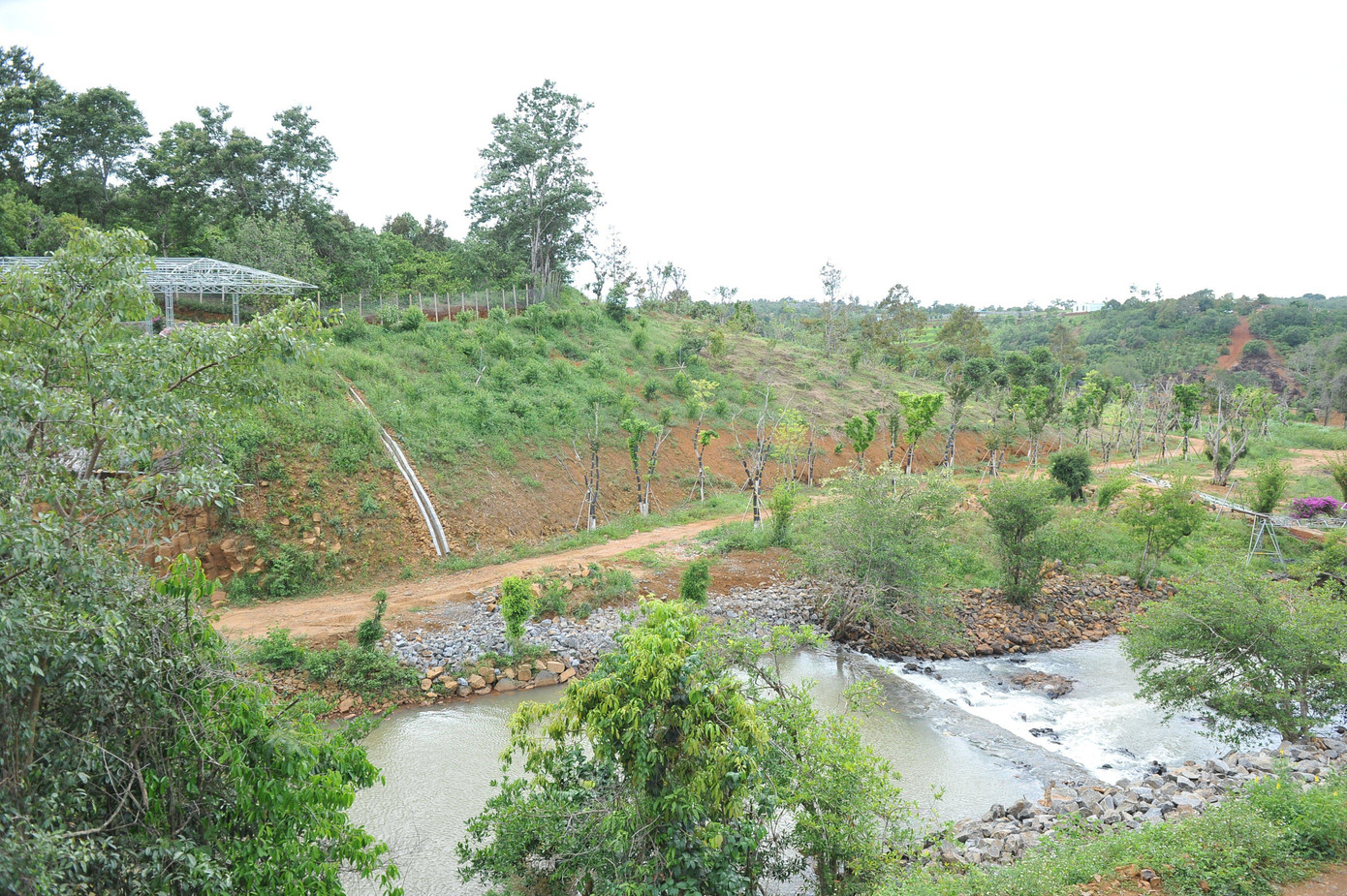 Khu vực PV báo Tuổi trẻ đến ghi nhận và phản ánh