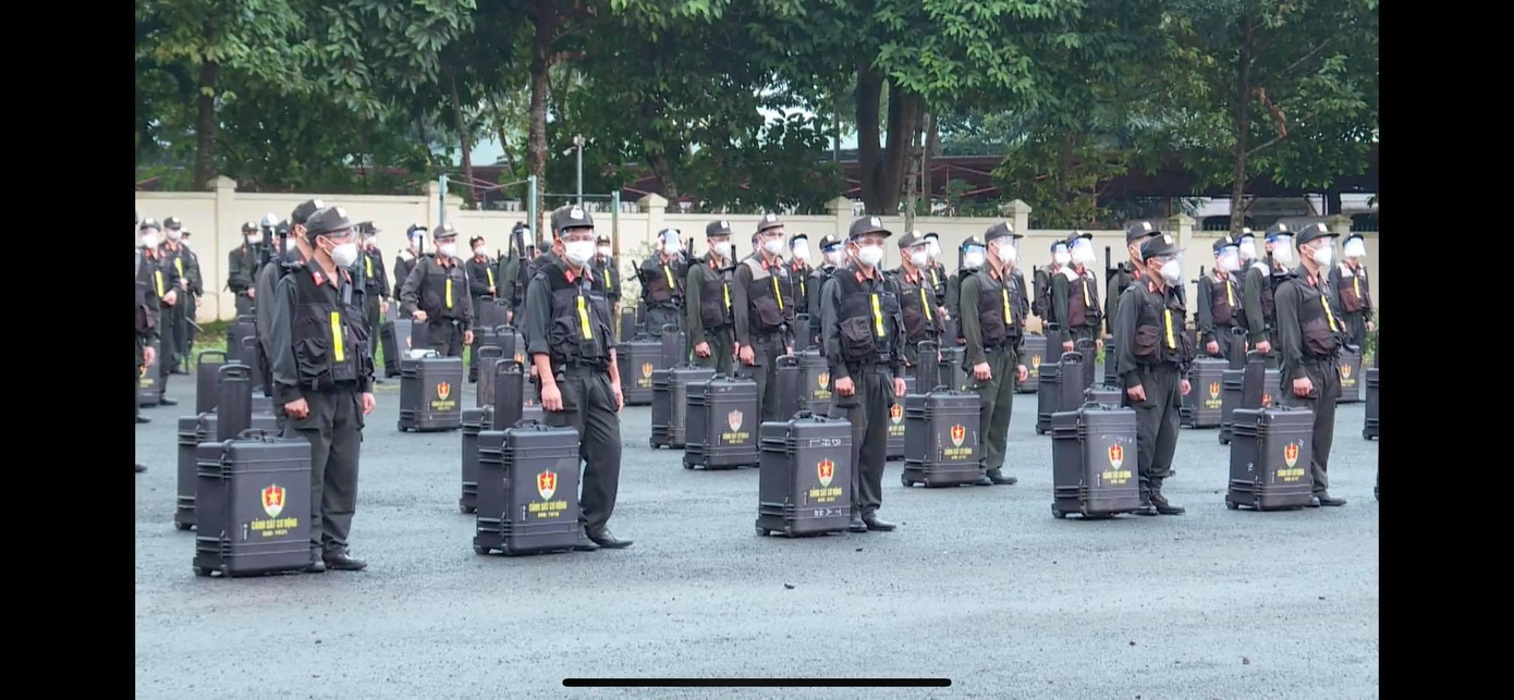 Cán bộ chiến sĩ Trung đoàn Trung đoàn CSCĐ Tây Nguyên tại buổi lễ xuất quân sáng 23/8