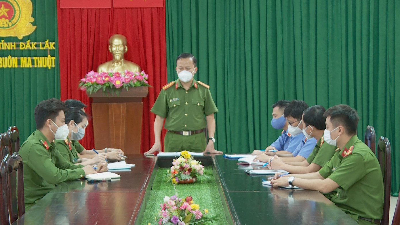 Công an TP Buôn Ma Thuột họp triển khai lực lượng truy bắt 6 đối tượng