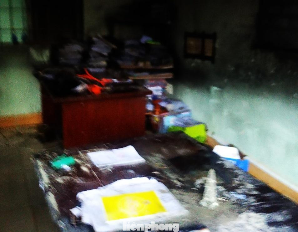 Máy móc bị thiêu rụi