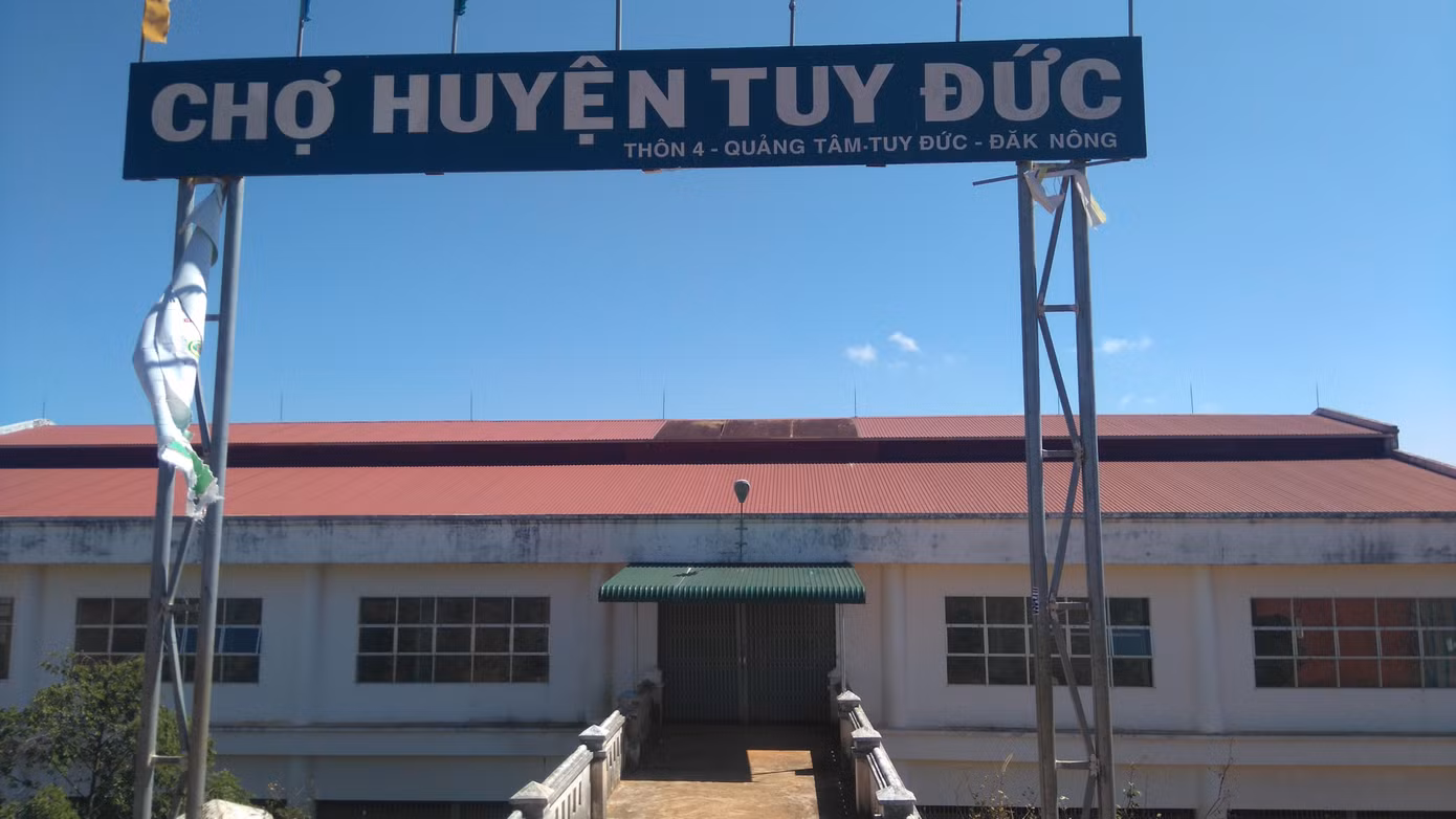 Chợ nông sản huyện Tuy Đức bỏ hoang gây lãng phí tiền đầu tư công Chợ nông sản huyện Tuy Đức bỏ hoang gây lãng phí tiền đầu tư công