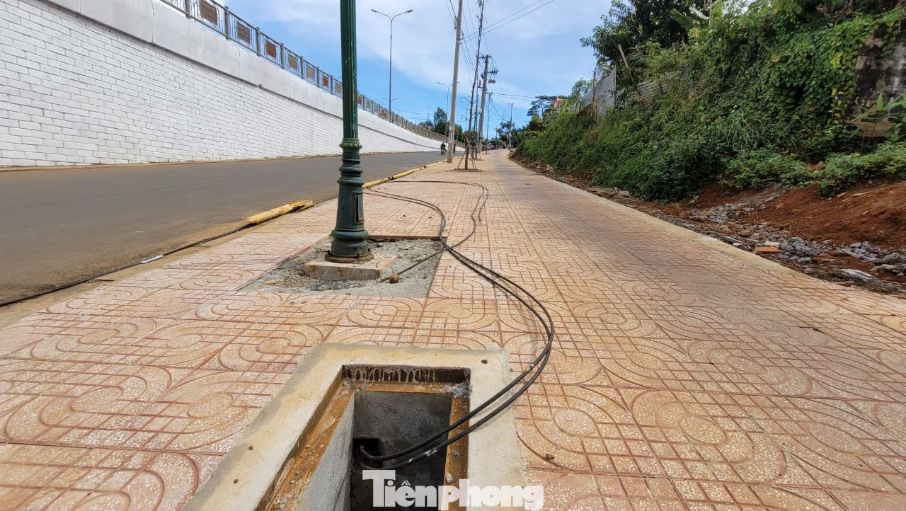 Hố ga lộ thiên không che chắn Hố ga lộ thiên không che chắn