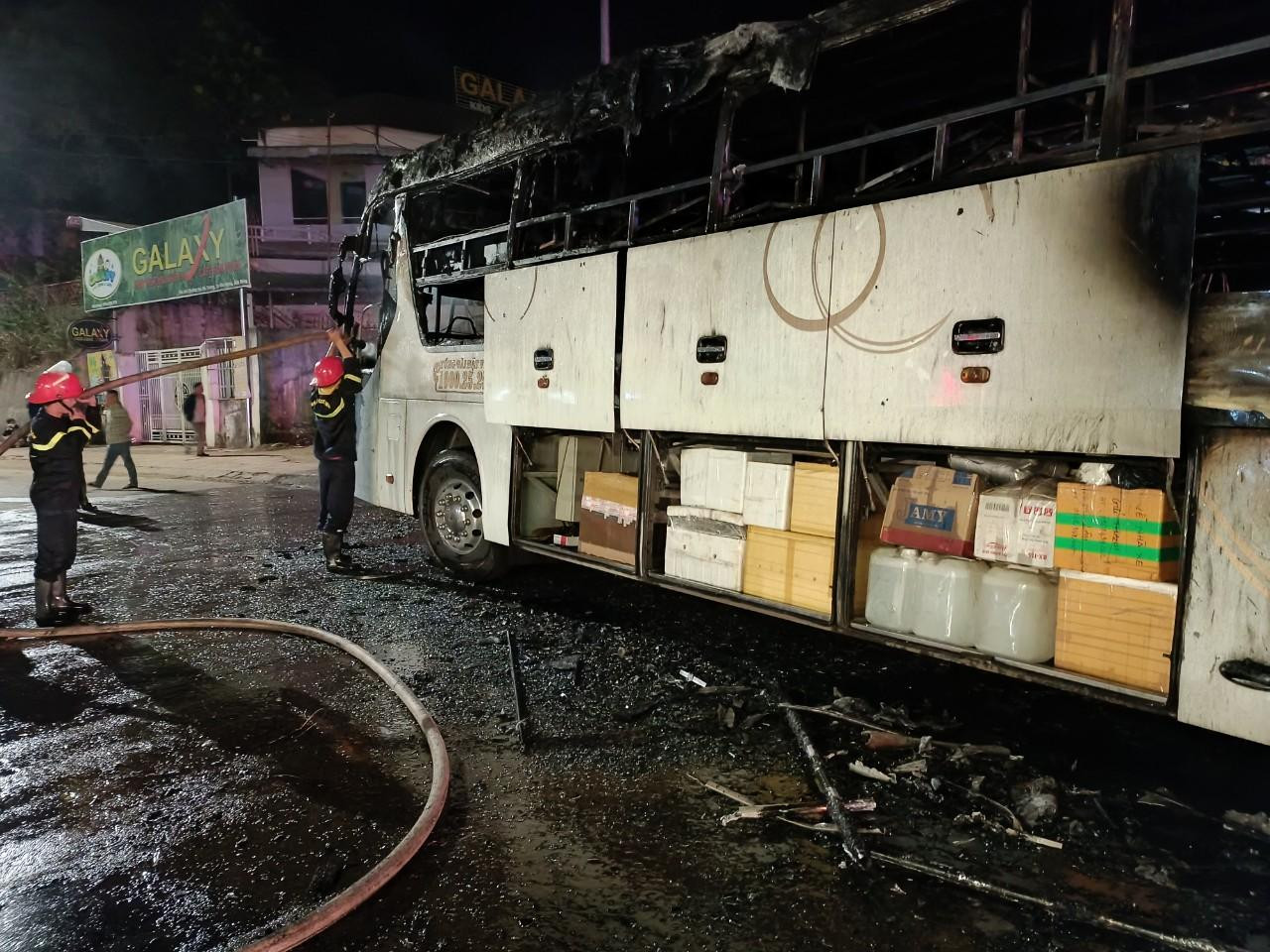 Hiện trường vụ cháy xe khách