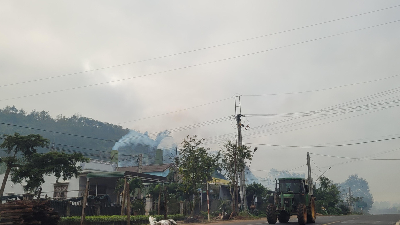 Lò sấy cà phê xả khói bụi suốt ngày đêm ở huyện Đắk Mil