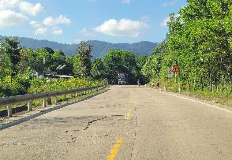 Sụt lún trên đường đèo Lò Xo