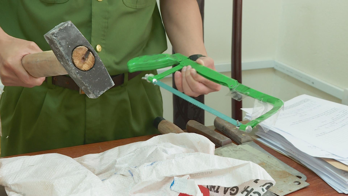 Dụng cụ dùng để đột nhập vào ngân hàng của Bình