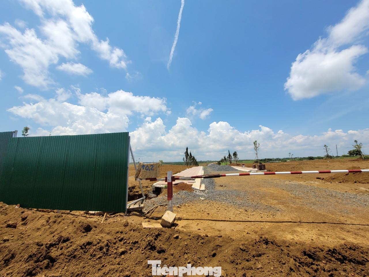 Đường dẫn vào "dự án" Làng sinh thái La Melodie Bảo Lộc Đường dẫn vào "dự án" Làng sinh thái La Melodie Bảo Lộc