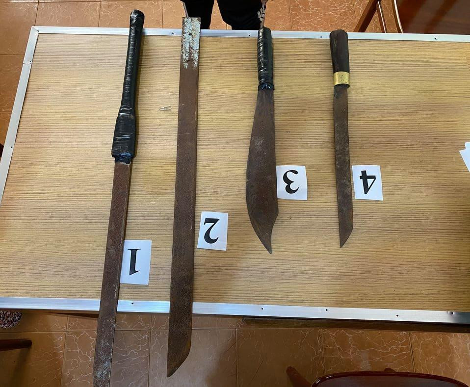 Số hung khí nhóm đối tượng chém nhầm người