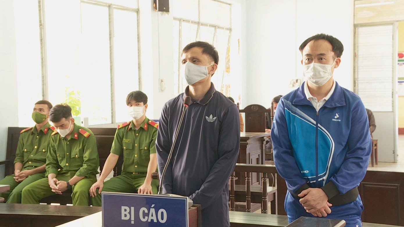 Hai bị cáo tại phiên tòa sơ thẩm Hai bị cáo tại phiên tòa sơ thẩm