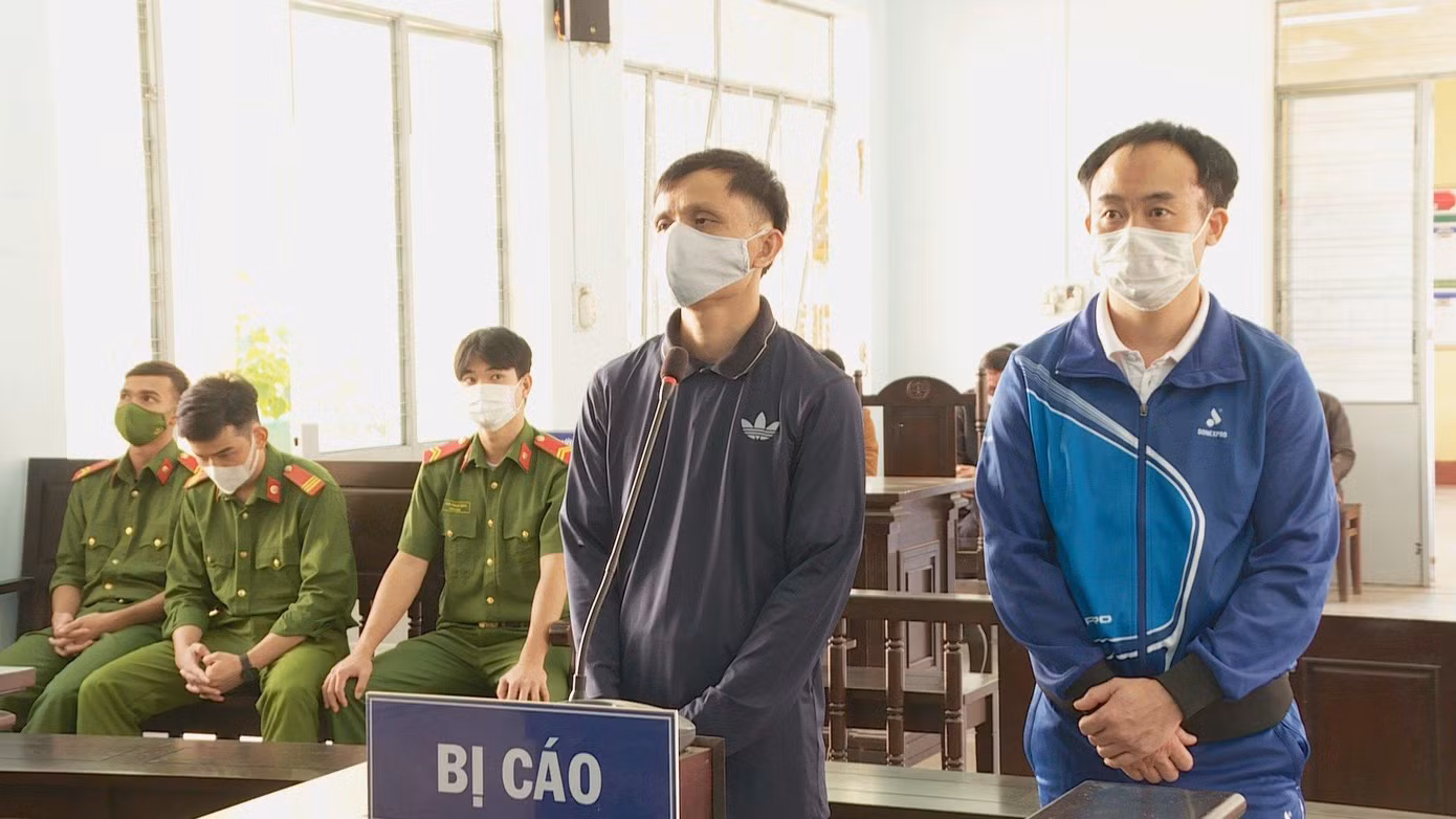 Hai bị cáo tại phiên tòa sơ thẩm Hai bị cáo tại phiên tòa sơ thẩm