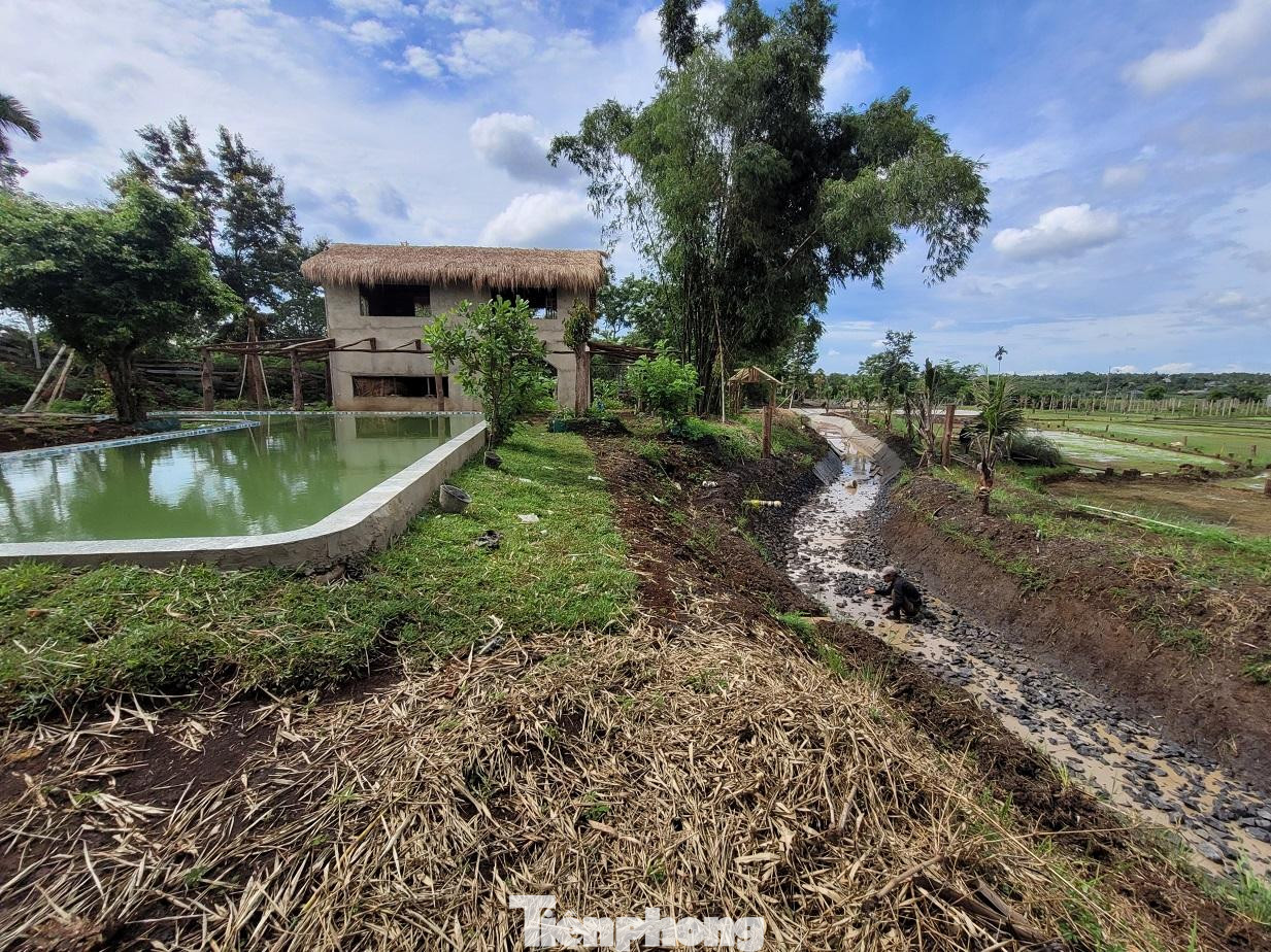 Một hộ dân xây dựng hồ bơi, cải tạo suối ở buôn Kŏ Mliâo Một hộ dân xây dựng hồ bơi, cải tạo suối ở buôn Kŏ Mliâo