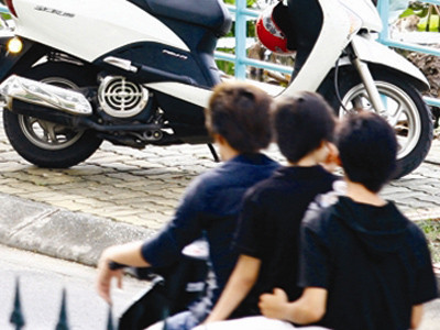 Nhiều teen cho rằng, cư xử lệch chuẩn nhiều lúc để thể hiện đẳng cấp, hoặc hòa nhập bạn bè. Ảnh: Hồng Vĩnh. Nhiều teen cho rằng, cư xử lệch chuẩn nhiều lúc để thể hiện đẳng cấp, hoặc hòa nhập bạn bè. Ảnh: Hồng Vĩnh