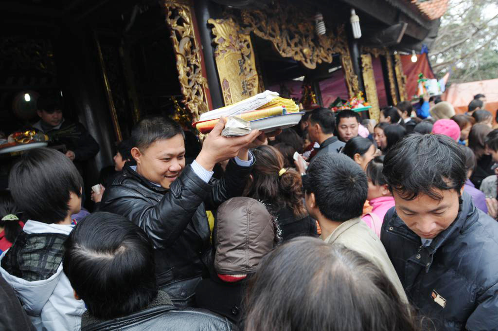 Xin lại lộc của Đền