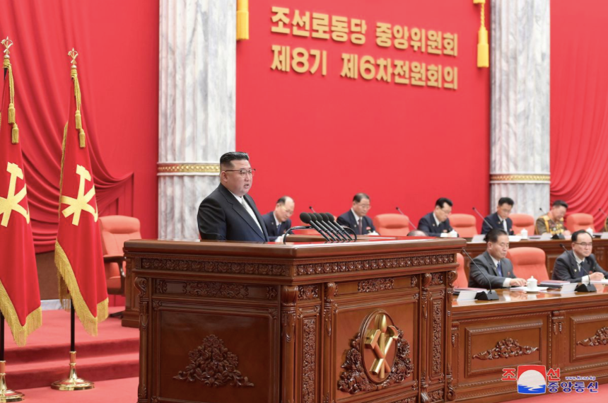 Ông Kim Jong Un khai mạc hội nghị toàn thể của đảng Lao động, ngày 26/12. (Ảnh: KCNA)