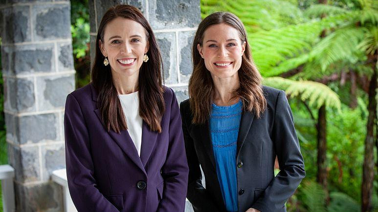 Thủ tướng New Zealand Jacinda Ardern (trái) và người đồng cấp Phần Lan Sanna Marin. (Ảnh: Euronews)