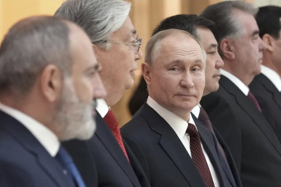 Tổng thống Nga Vladimir Putin đón tiếp lãnh đạo các nước thuộc Liên Xô cũ ngày 26/12. (Ảnh: EPA-EFE) Tổng thống Nga Vladimir Putin đón tiếp lãnh đạo các nước thuộc Liên Xô cũ ngày 26/12. (Ảnh: EPA-EFE)