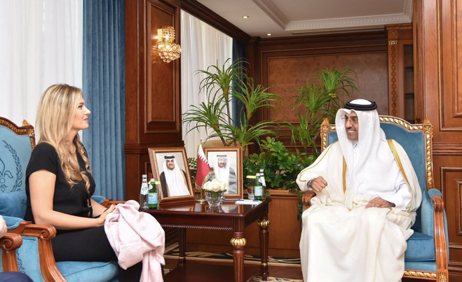 Bà Eva Kaili trong cuộc gặp Bộ trưởng Lao động Qatar Ali bin Samikh Al Marri ngày 31/10/2022. (Ảnh: Reuters) Bà Eva Kaili trong cuộc gặp Bộ trưởng Lao động Qatar Ali bin Samikh Al Marri ngày 31/10/2022. (Ảnh: Reuters)