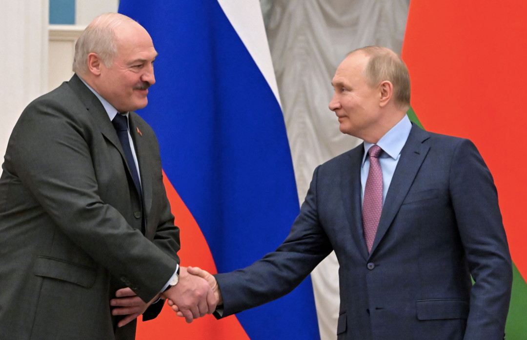Tổng thống Nga Vladimir Putin (phải) và người đồng cấp Belarus Alyaksandr Lukashenko Tổng thống Nga Vladimir Putin (phải) và người đồng cấp Belarus Alyaksandr Lukashenko