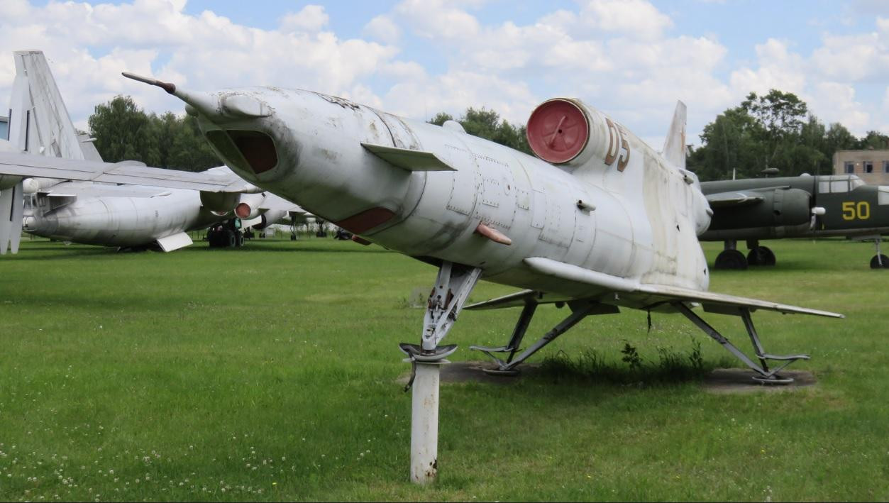 Máy bay không người lái Tu-141 Strizh Máy bay không người lái Tu-141 Strizh