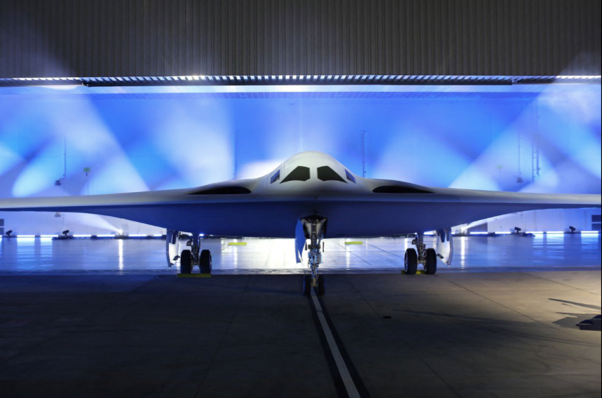 Chiếc máy bay ném bom hạt nhân B-21 đầu tiên ra mắt. (Ảnh: Reuters) Chiếc máy bay ném bom hạt nhân B-21 đầu tiên ra mắt. (Ảnh: Reuters)