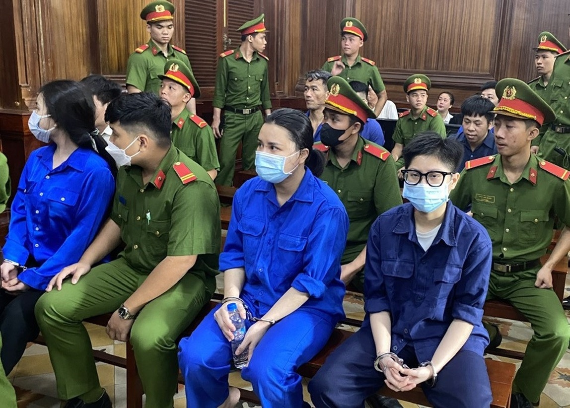 Các bị cáo tại phiên tòa ngày 5/6. Ảnh: Tân Châu