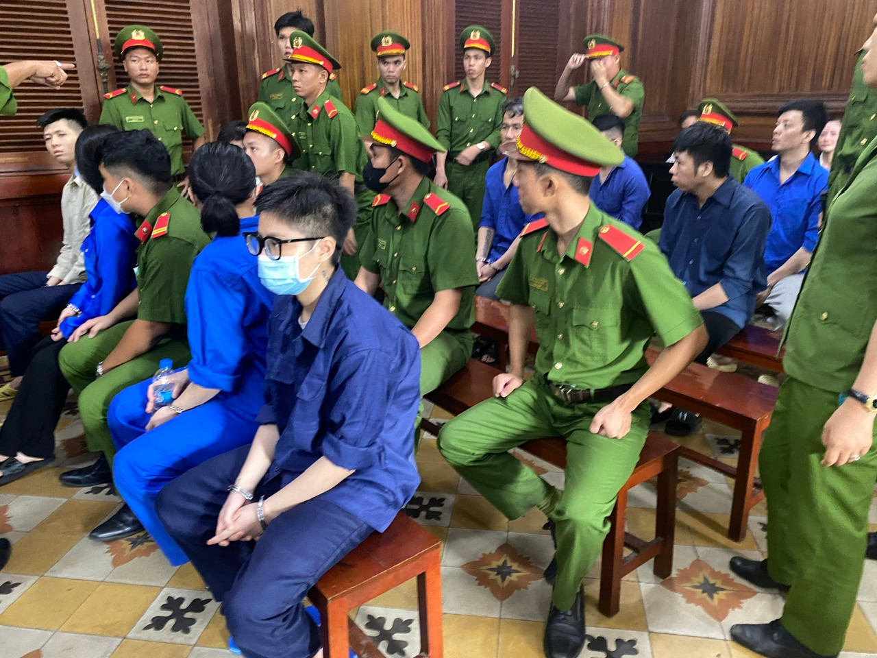 Các bị cáo tại phiên tòa. Ảnh: Tân Châu. Các bị cáo tại phiên tòa. Ảnh: Tân Châu.