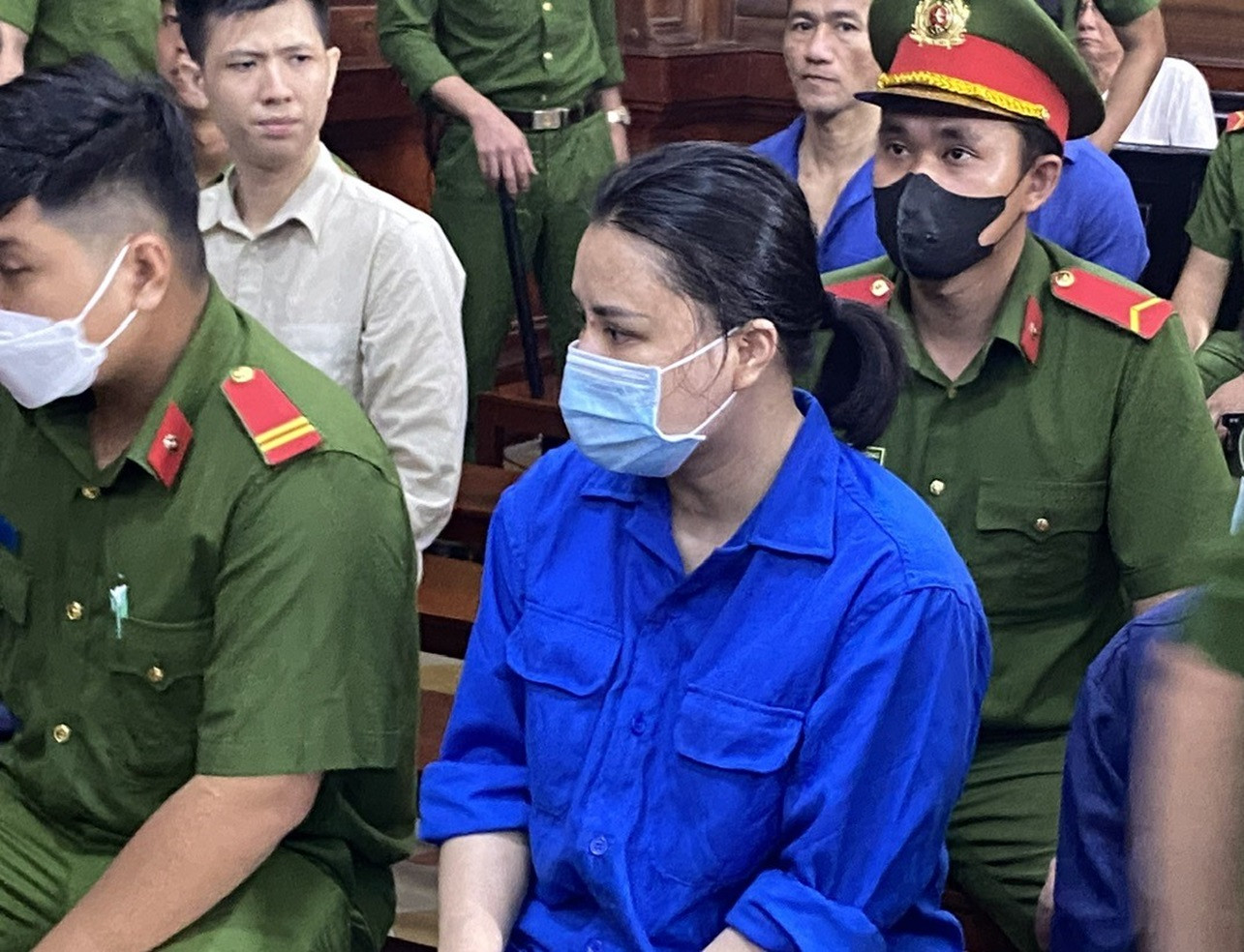 Hoài DJ tại phòng xử án sáng nay 5/6. Ảnh: Tân Châu