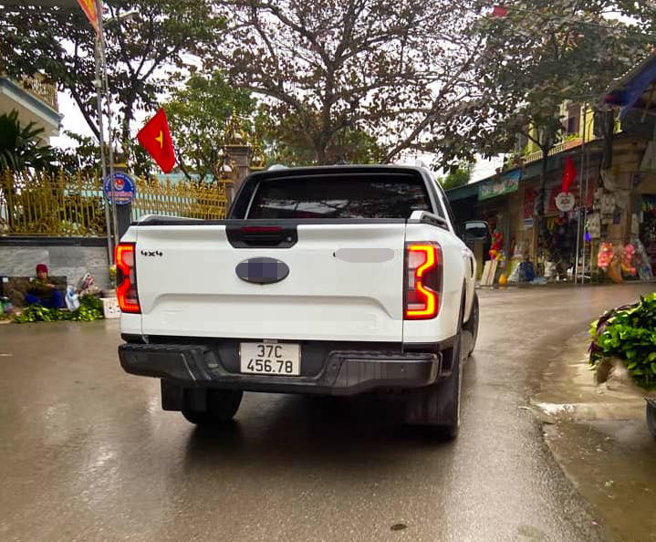 Chiếc xe biển đẹp lưu thông trên đường phố Nghệ An những ngày qua. Chiếc xe biển đẹp lưu thông trên đường phố Nghệ An những ngày qua.