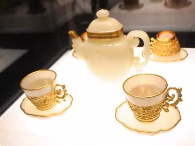 Bộ ấm chén hoàng cung quý hiếm