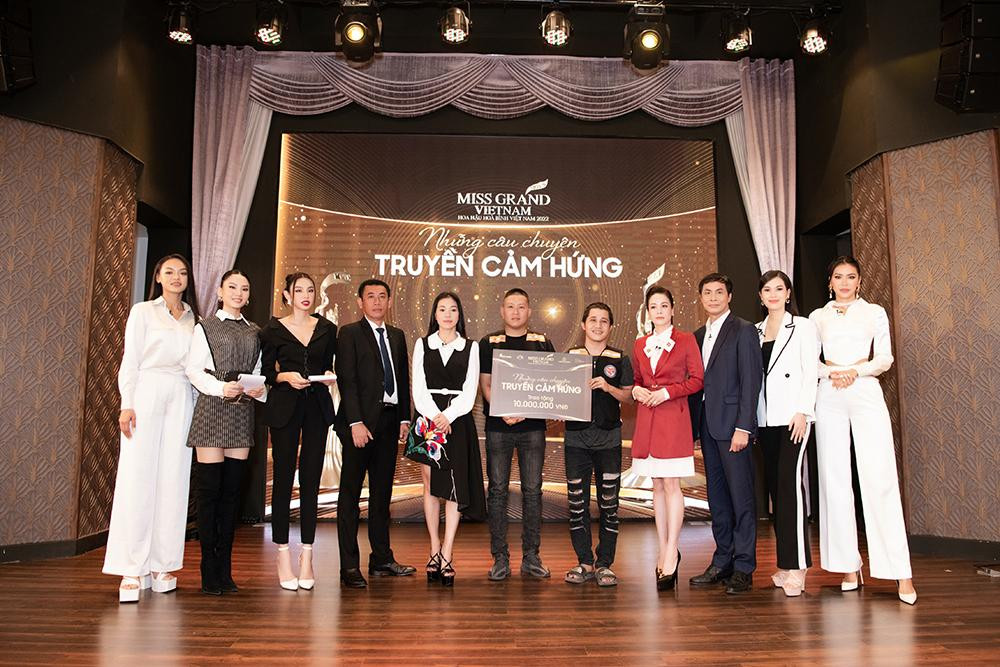 Mai Ngô và Trúc Quỳnh kêu gọi thành lập một quỹ hiện kim để hỗ trợ cho Biệt đội cứu nạn tình nguyện SOS Sài Gòn. Mai Ngô và Trúc Quỳnh kêu gọi thành lập một quỹ hiện kim để hỗ trợ cho Biệt đội cứu nạn tình nguyện SOS Sài Gòn.