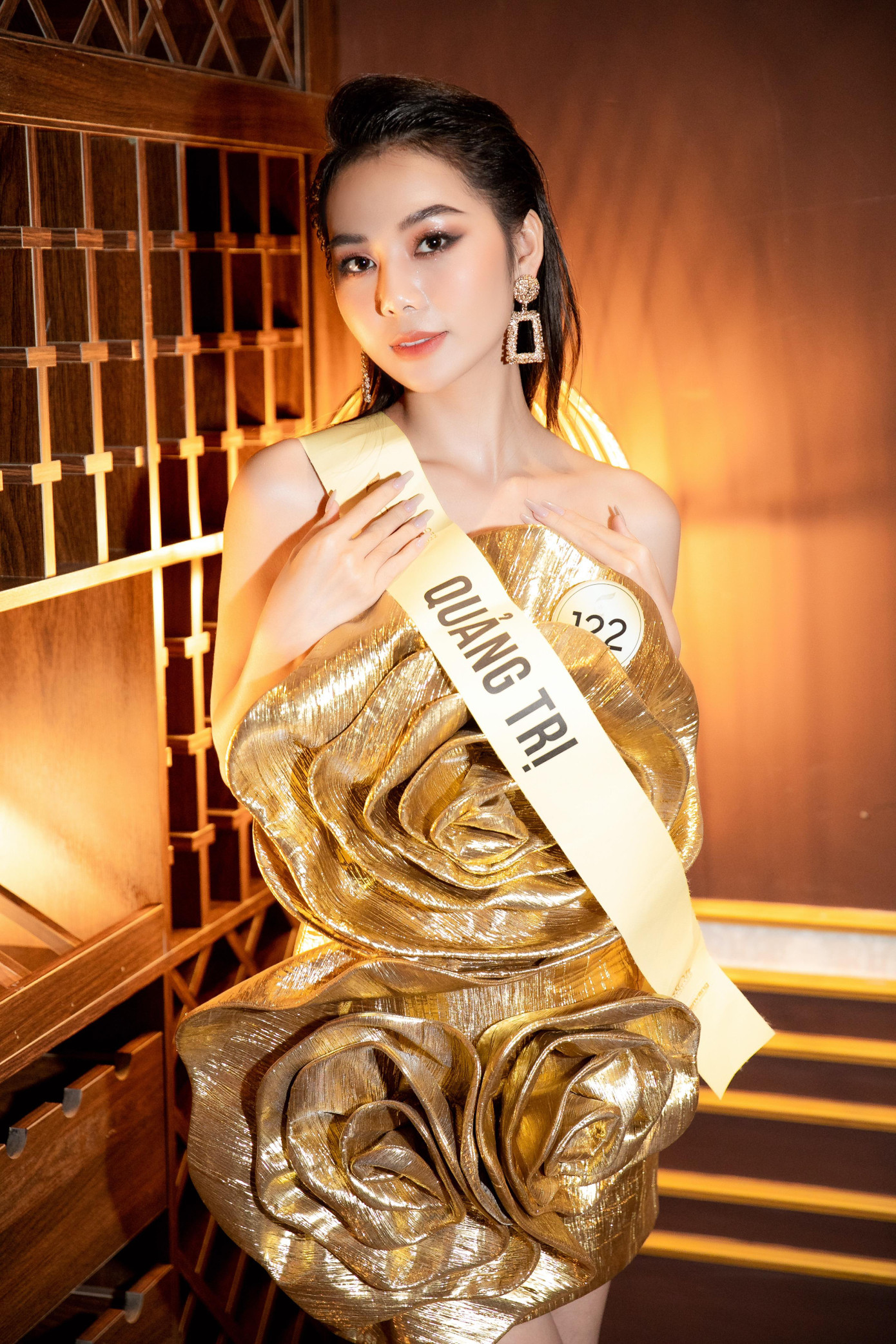 Thí sinh Chế Nguyễn Quỳnh Châu và Hoàng Kim Chi. Ảnh: BTC.