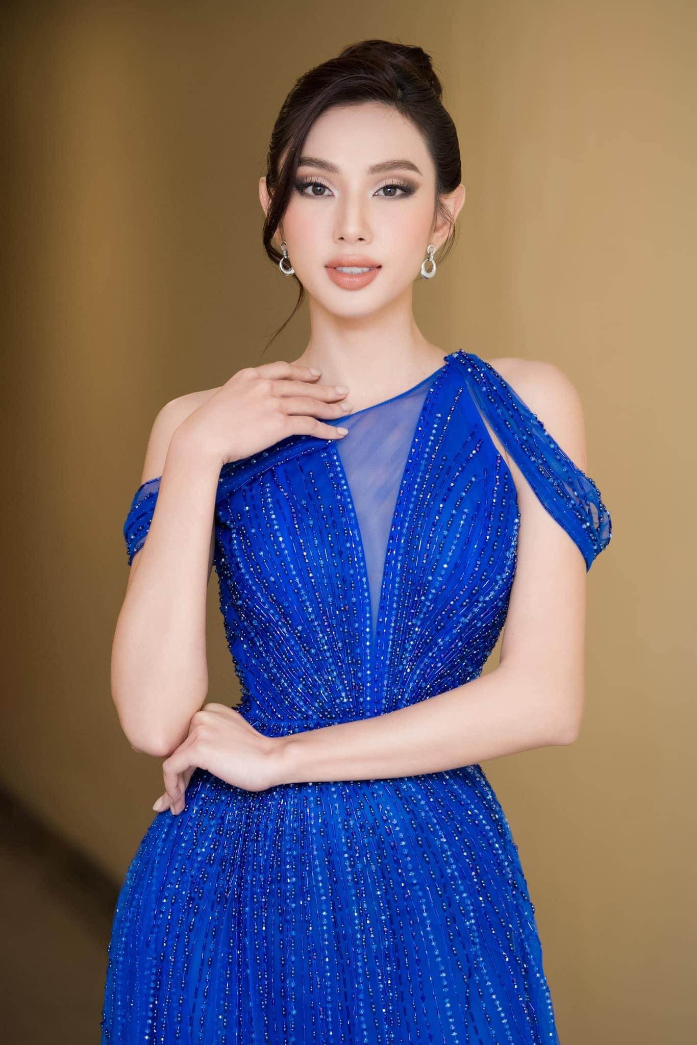 Thiết kế đính kết tỉ mỉ, lộng lẫy giúp tôn lên nhan sắc kiêu kỳ của Hoa hậu Hoà bình quốc tế 2021.