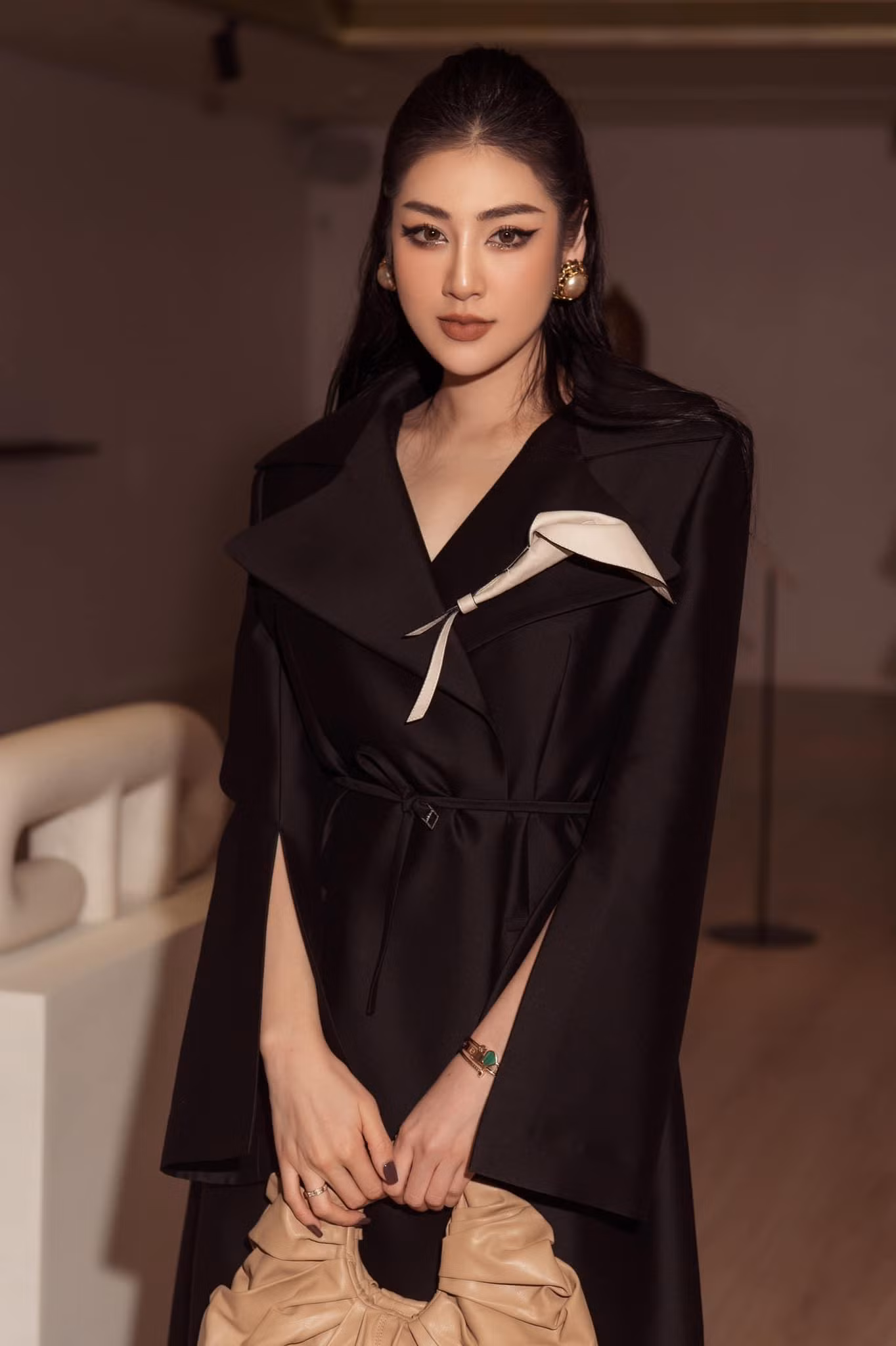 Nhan sắc ngày càng yêu kiều của Á hậu Việt Nam 2012 nhận nhiều lời khen ngợi từ các fans.