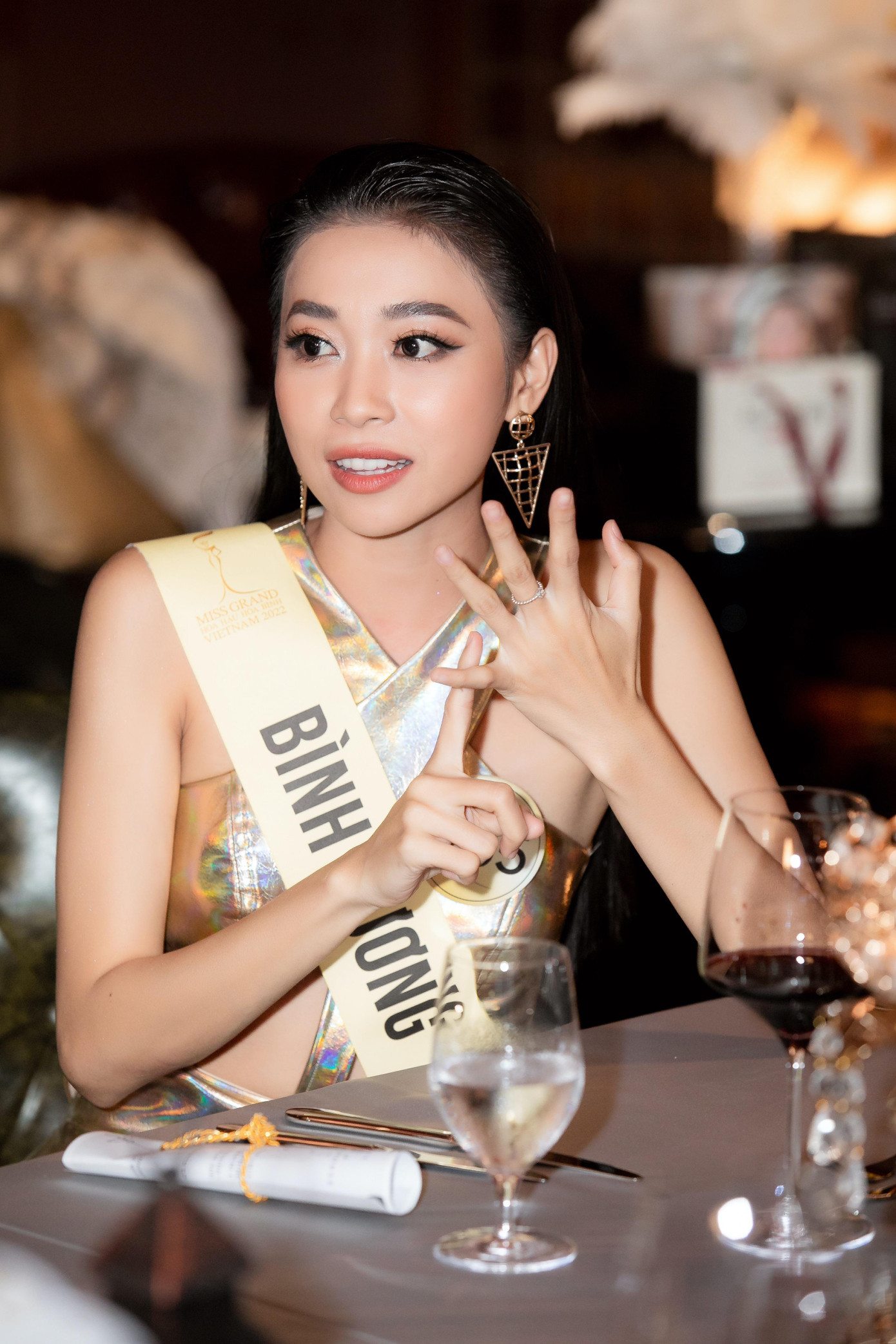 Thí sinh Huỳnh Thới Ngọc Thảo và Nguyễn Khánh Linh. Ảnh: BTC.