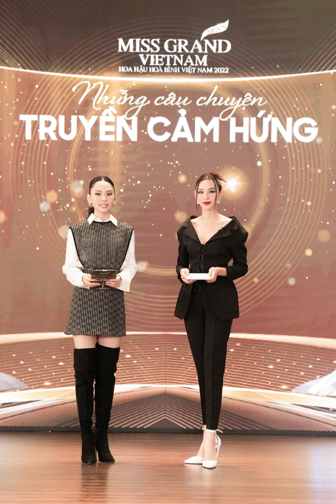 Hoa hậu Thùy Tiên và Mai Phương đảm nhận vai trò MC của chương trình. Hoa hậu Thùy Tiên và Mai Phương đảm nhận vai trò MC của chương trình.