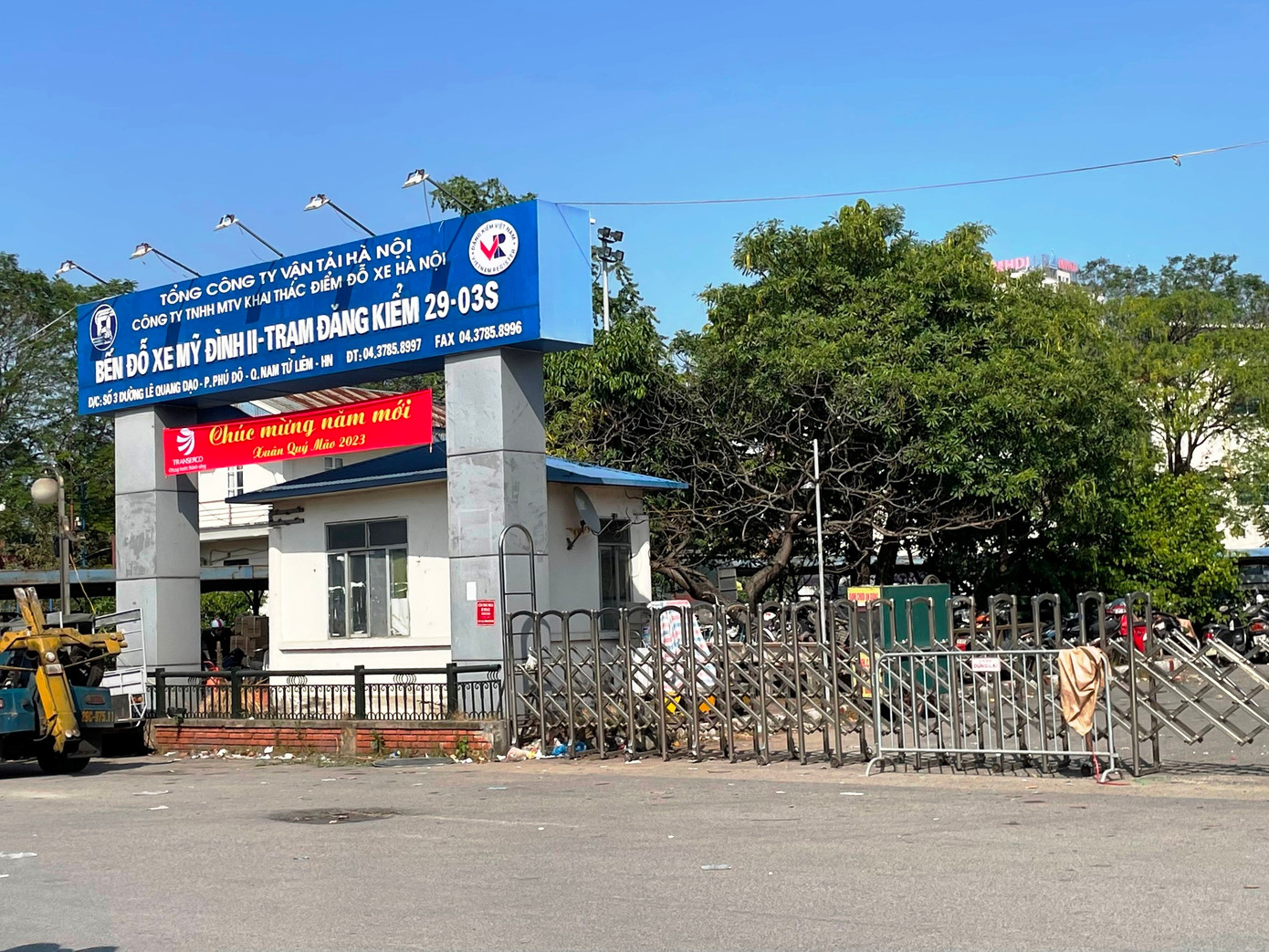 Hình ảnh trung tâm đăng kiểm tại Nam Từ Liêm, Hà Nội bị đóng cửa