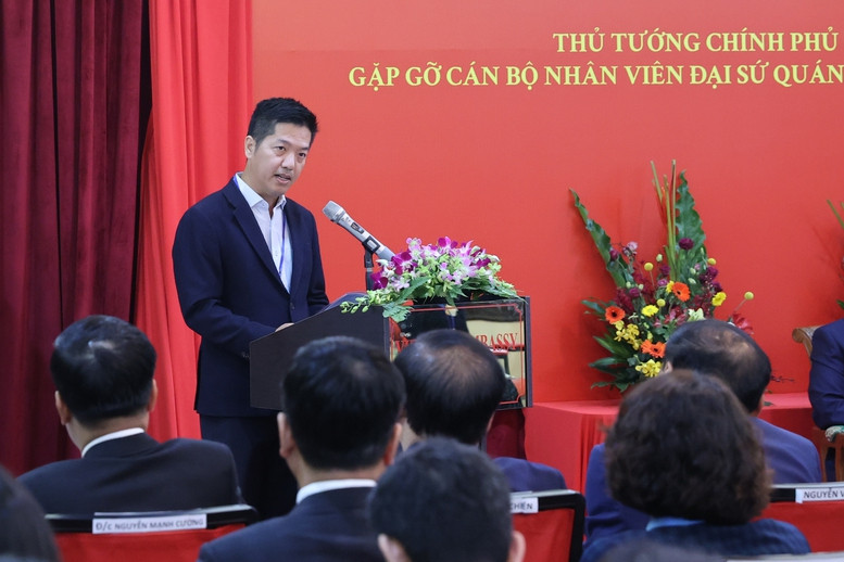 Đại diện doanh nghiệp FPT tại Malaysia phát biểu tại buổi gặp gỡ. Ảnh: VGP/Nhật Bắc. Đại diện doanh nghiệp FPT tại Malaysia phát biểu tại buổi gặp gỡ. Ảnh: VGP/Nhật Bắc.