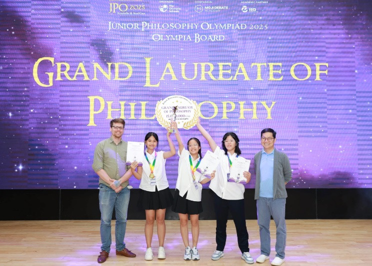 3 học sinh đến từ Quảng Trị vô địch cuộc thi tiếng Anh triết học 2025 (Ảnh: BTC cung cấp). 3 học sinh đến từ Quảng Trị vô địch cuộc thi tiếng Anh triết học 2025 (Ảnh: BTC cung cấp).