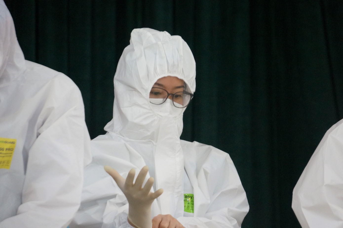 Các sinh viên Hải Dương đã có mặt tại Bắc Giang từ 15h chiều 16/5 và bắt tay vào công tác lấy mẫu xét nghiệm ngay lập tức, tiến hành đến 2h sáng 17/5. Hôm sau, họ tiếp tục công việc của mình từ sáng sớm đến 24h đêm.