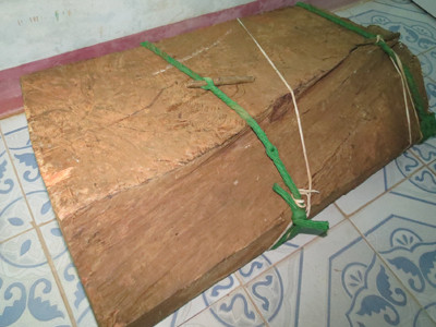 Gùi gỗ huê bị thu giữ tối 3-5 chỉ nặng hơn 50kg nhưng được định giá trên 1 tỷ đồng