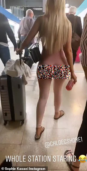 'Đứng hình' nhìn 'bom gợi cảm' nước Anh mặc như khoả thân gây náo loạn sân bay ảnh 1