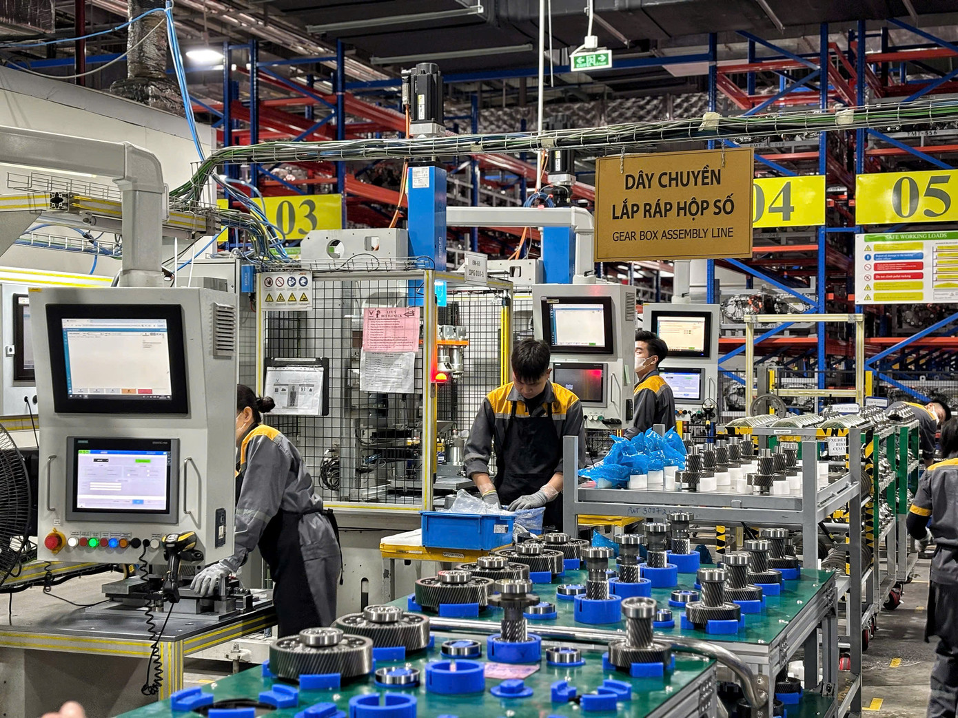 Dây chuyền lắp ráp hộp số tại nhà máy VinFast ở Hải Phòng Dây chuyền lắp ráp hộp số tại nhà máy VinFast ở Hải Phòng