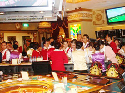 Bà Trần Thuý Liễu đã khai báo về chuyện vay mượn tiền bạc và cùng ông Nguyễn Văn T. sang Campuchia đánh bạc.