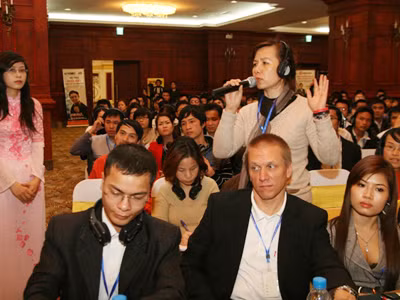Doanh nhân Việt hỏi kinh nghiệm làm giàu của Adam Khoo