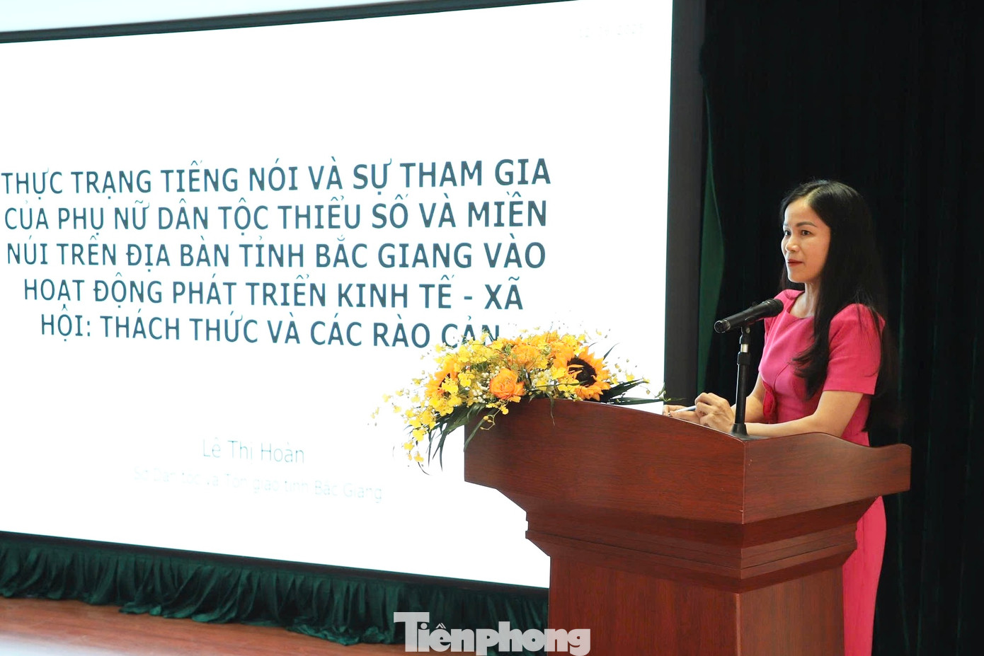 Bà Lê Thị Hoàn - Phó Chánh Thanh tra Sở Dân tộc và Tôn giáo tỉnh Bắc Giang khuyến nghị những giải pháp thực tiễn tại hội thảo. Bà Lê Thị Hoàn - Phó Chánh Thanh tra Sở Dân tộc và Tôn giáo tỉnh Bắc Giang khuyến nghị những giải pháp thực tiễn tại hội thảo.