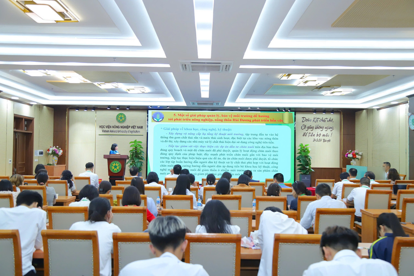 Toàn cảnh hội thảo khoa học quốc gia “Môi trường nông nghiệp, nông thôn và Phát triển bền vững”. Toàn cảnh hội thảo khoa học quốc gia “Môi trường nông nghiệp, nông thôn và Phát triển bền vững”.