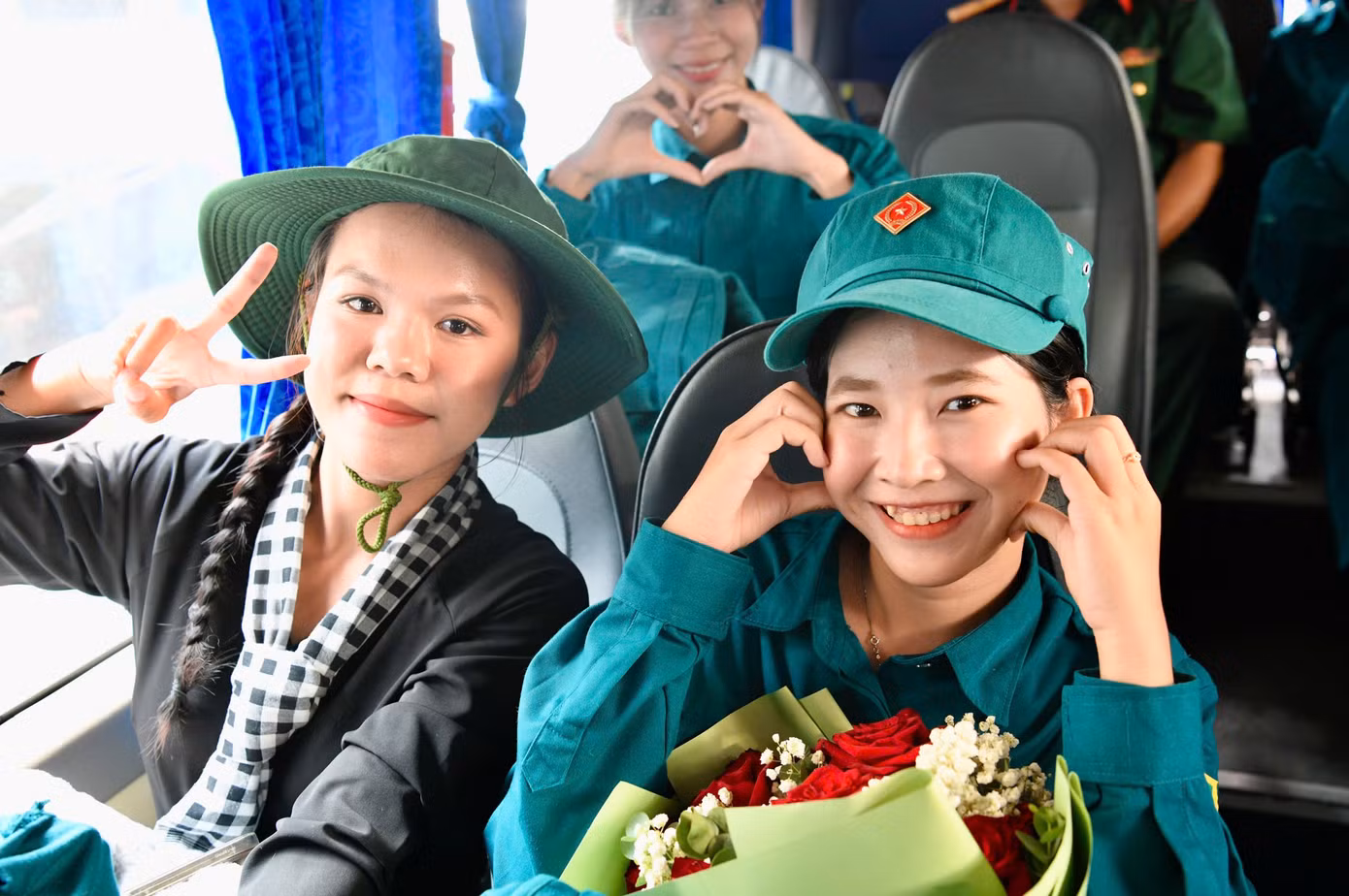 Những nữ chiến sĩ sao vuông tràn đầy năng lượng.