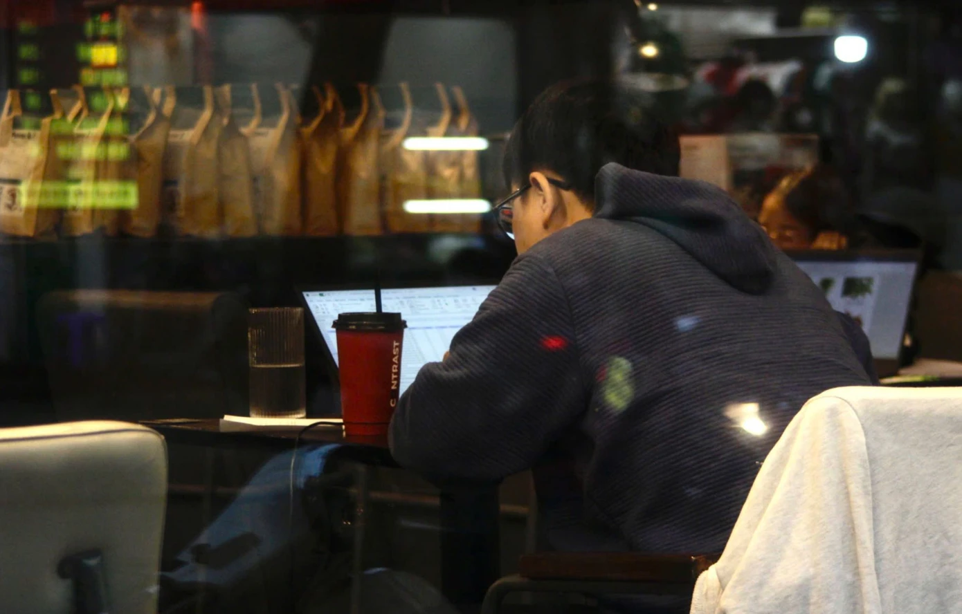 Một số bạn trẻ Việt Nam quyết định "nghỉ hưu ngắn hạn" để chữa lành và tái tạo năng lượng.