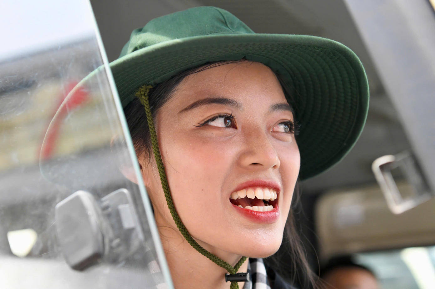 Họ vượt qua điều kiện thời tiết khắc nghiệt để sẵn sàng cho những đợt tập luyện sắp tới.